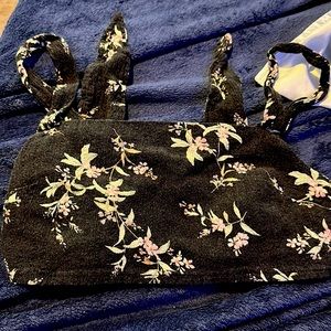 Cropped tank top from american eagle. Its a medium. It has a tie in the back.